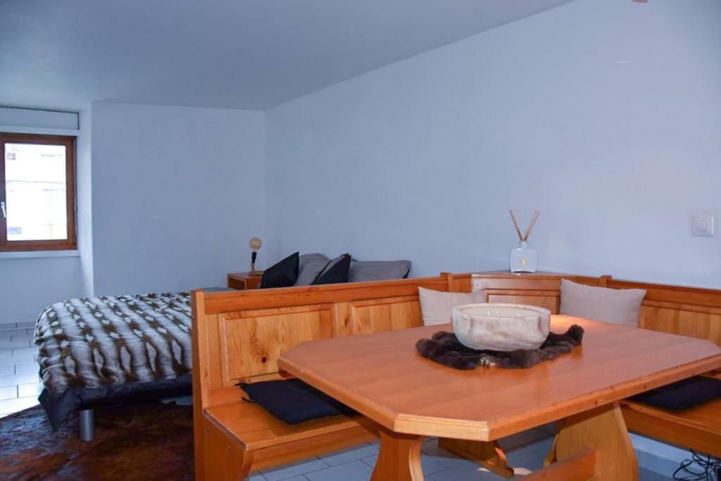 Private Apartment With Parking Spot In The Center Флимс Екстериор снимка