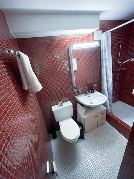 Private Apartment With Parking Spot In The Center Флимс Екстериор снимка