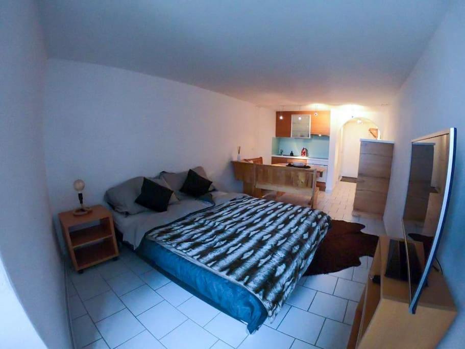 Private Apartment With Parking Spot In The Center Флимс Екстериор снимка